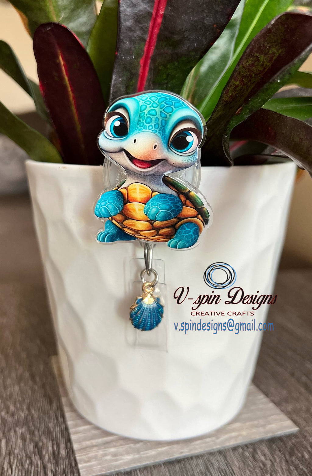 Sea Turtle Retractable Badge Reel: Acrylic ID Holder