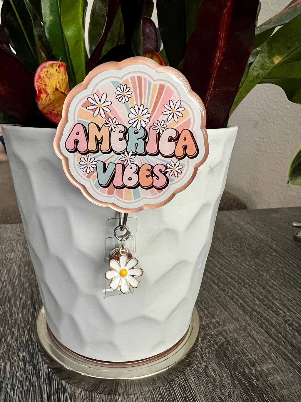 Retro America Vibes Badge Reel, Floral Charm, Interchangeable Face