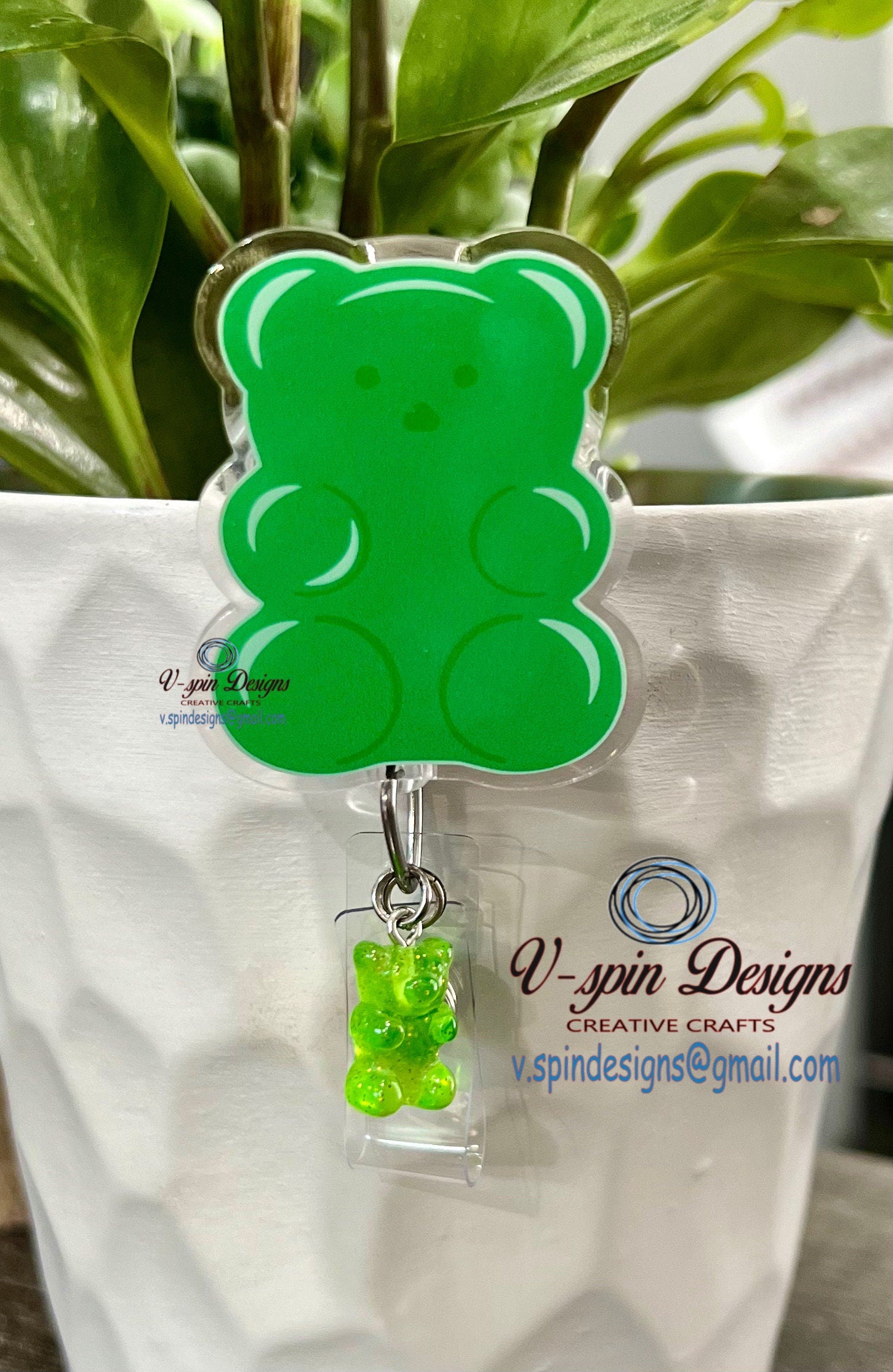 Green Chunky Gummy Bear, retractable badge reel/ID holder/nurse/card holder/teachers/students/candy badge reels